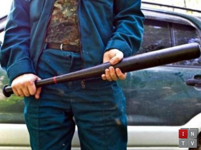 Обмотали голову скотчем, кинули в багажник і погрожували пістолетом: на Тернопільщині засудили неповнолітніх рекетирів