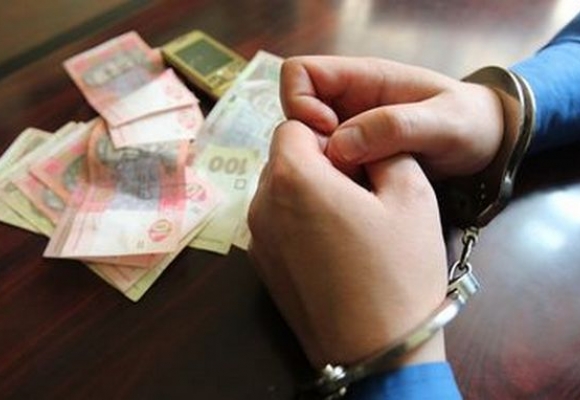 Начальник поштового відділення на Бережанщині вкрала 100 тисяч гривень