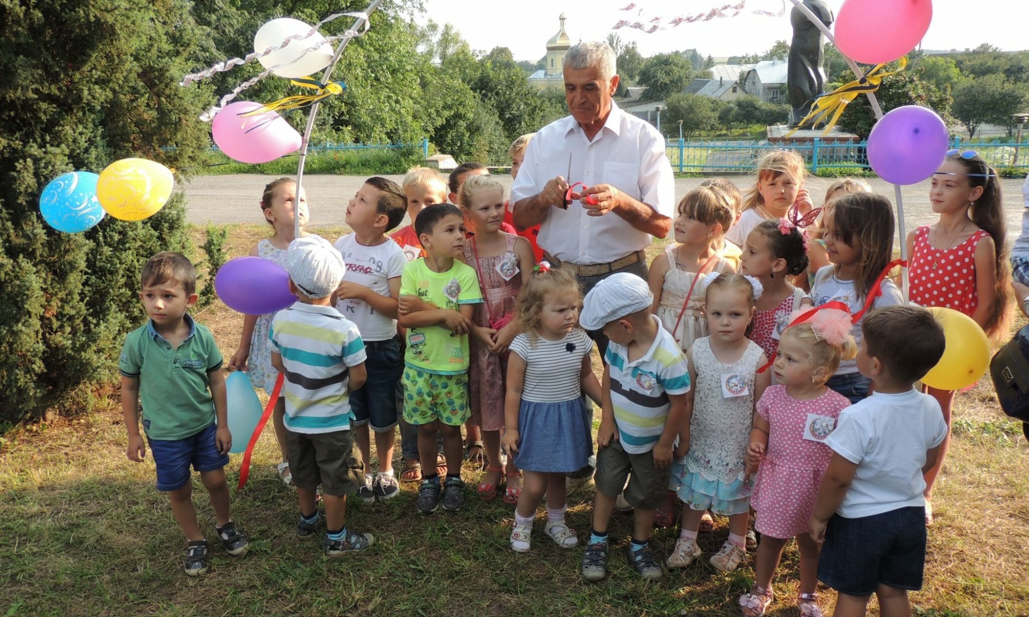 На Теребовлянщині відкрили дитячий майданчик