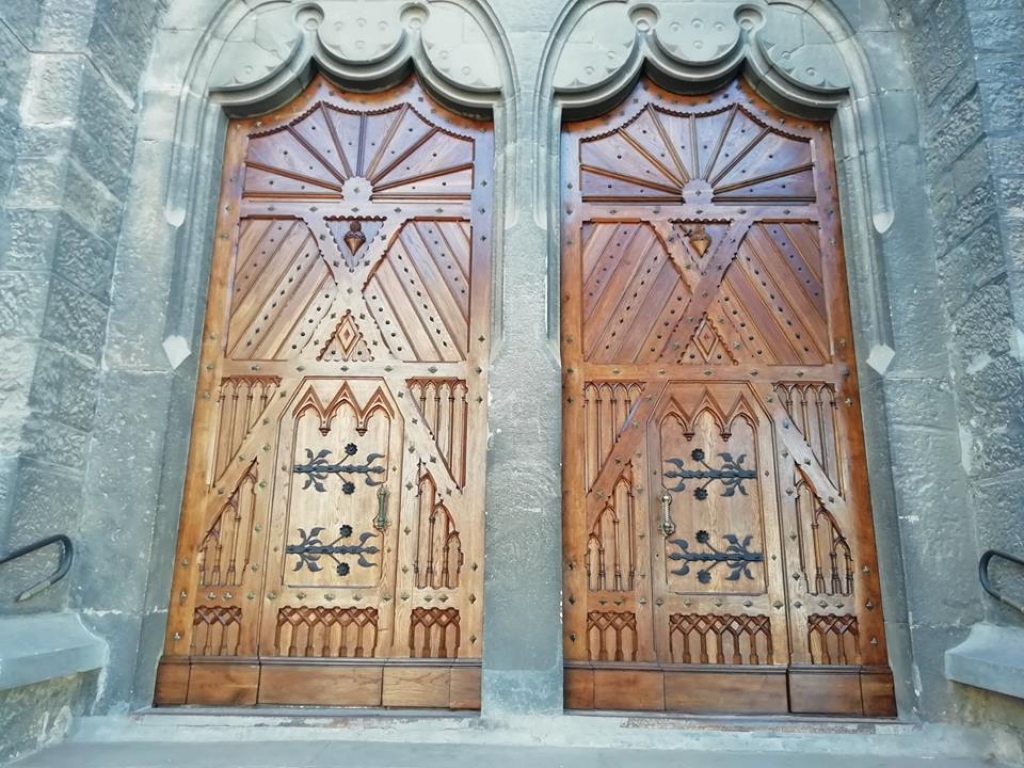 У Чорткові в костелі відреставрували двері (фотофакт)