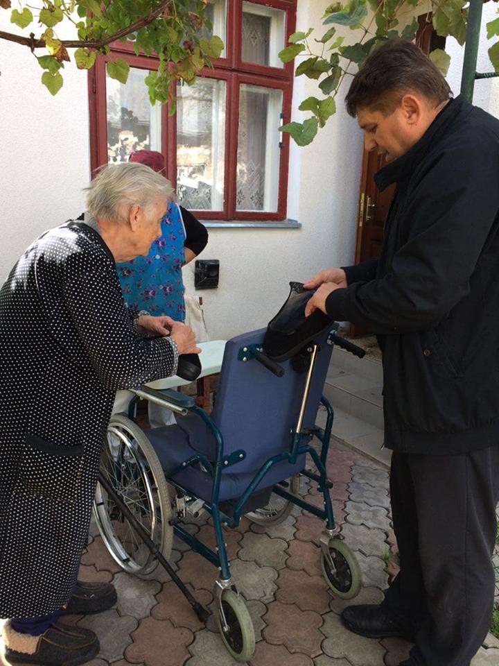 101-річна жінка доглядає свою доньку