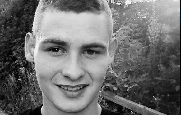 20-річний хлопець помер у батька на руках