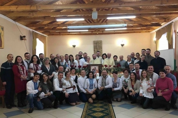 18 подружніх пар із різних міст України отримали незабутній «подарунок» у Зарваниці