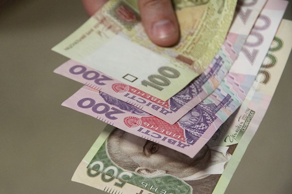 Українцям обіцяють середню зарплату до 12 тисяч гривень