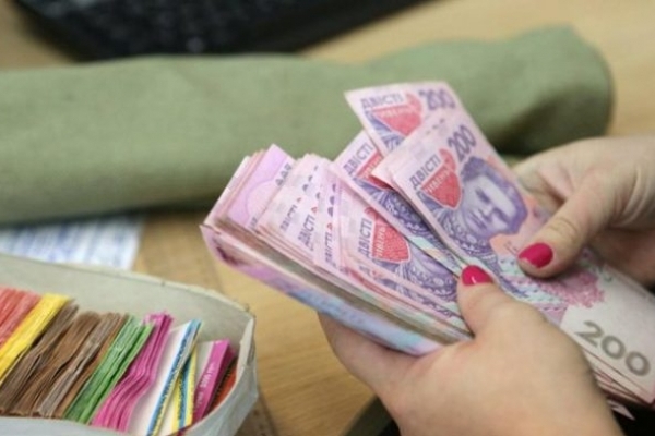 Прем’єр повідомив про збільшення зарплат українців удвічі