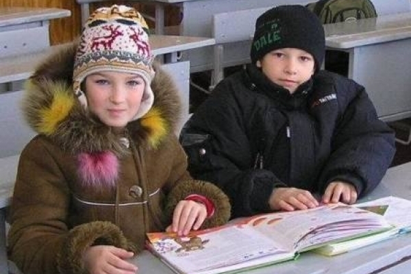 У сільській школі на Тернопільщині діти навчаються в куртках і біля батарей (Відео)