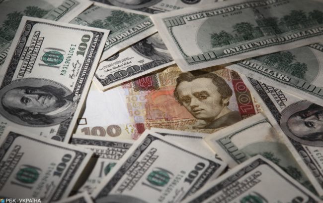 Впаде чи підніметься: експерти поділилися прогнозами щодо курсу долара