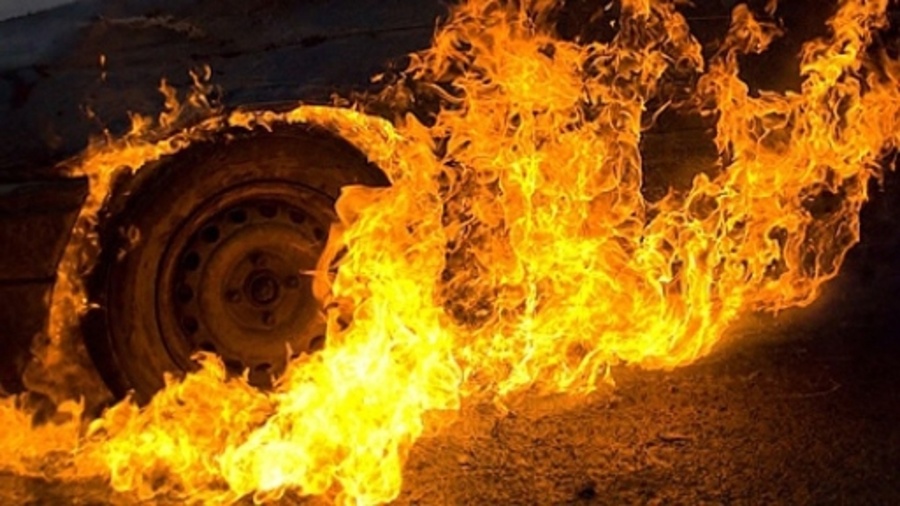 У Бережанах згорів гараж з автомобілями